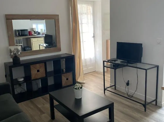 Pensión La Mission 3*